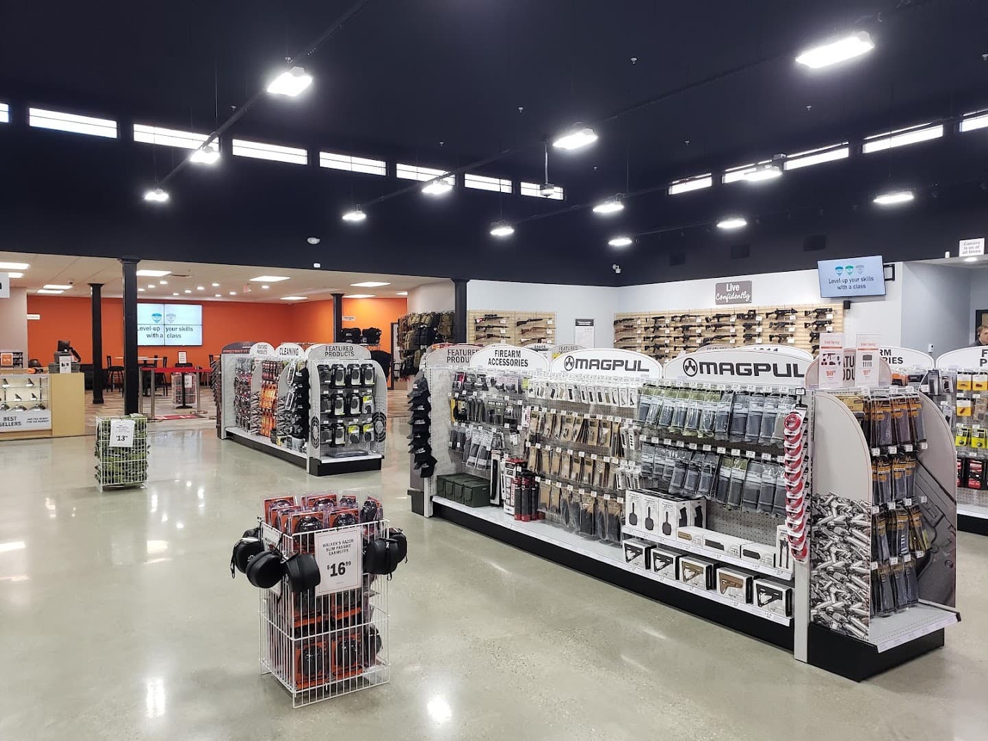 Range USA Newtown - Image 6